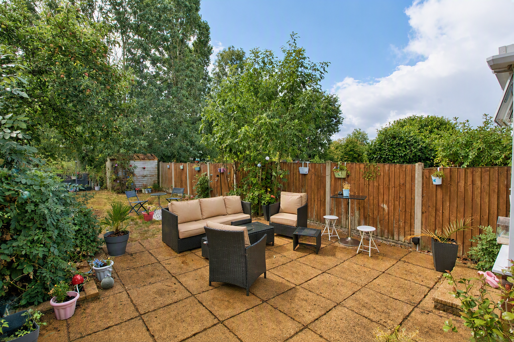 Property photo 2 of 22 Garden