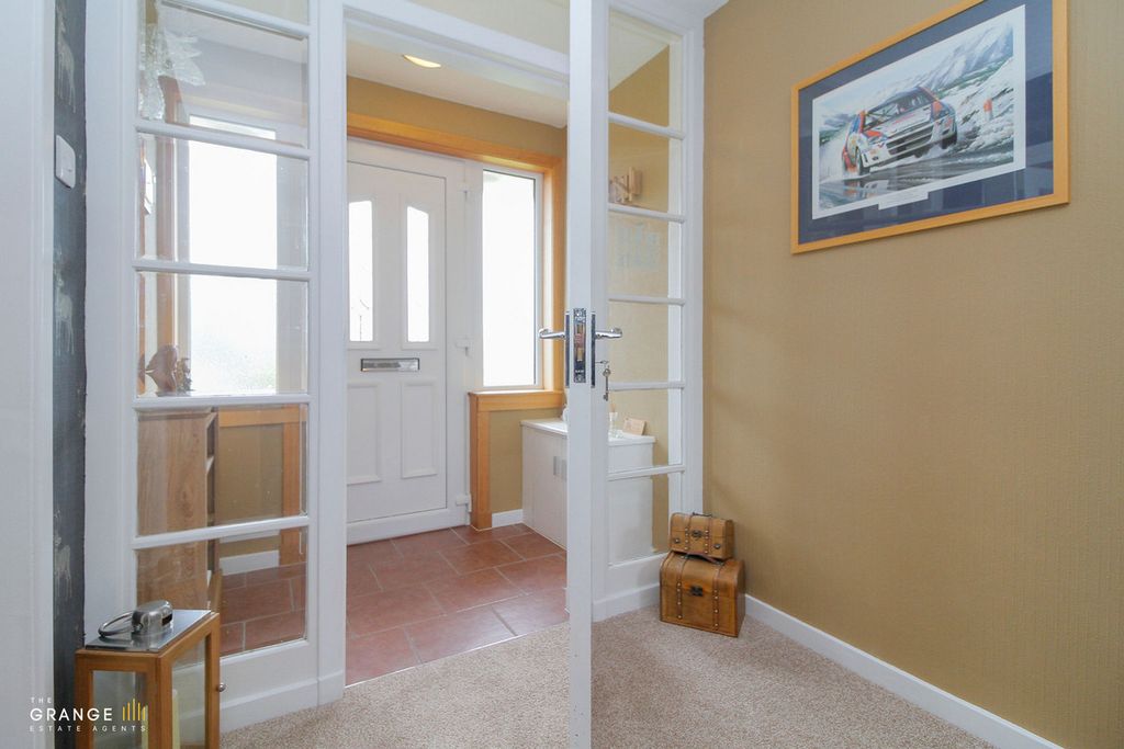 Property photo 3 of 42