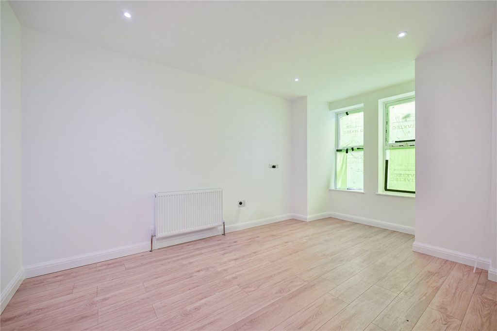 Property photo 2 of 14 Picture No. 17