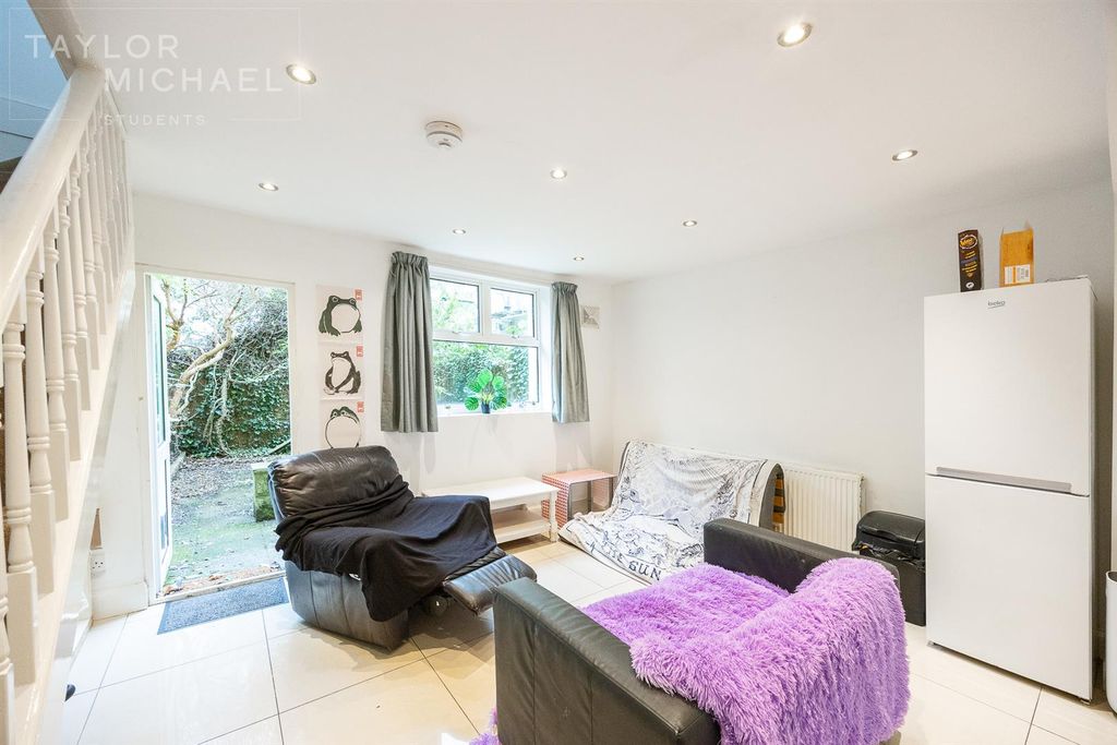 Property photo 3 of 13 Living Room