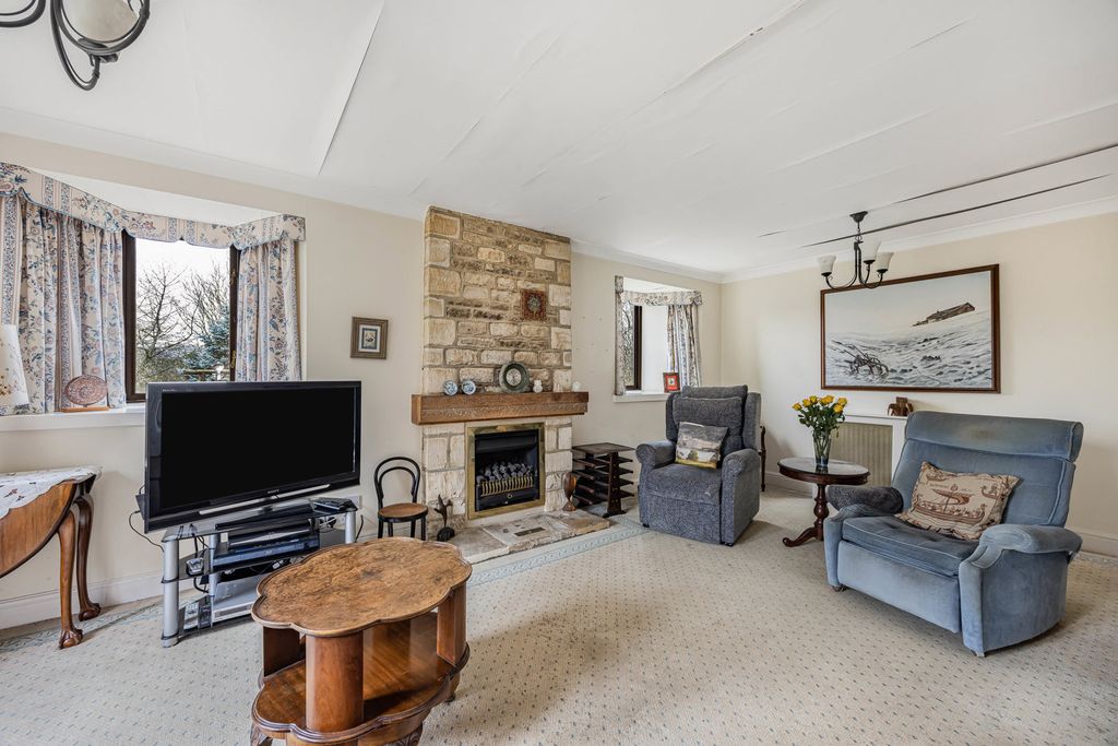 Property photo 3 of 23 Sitting Room