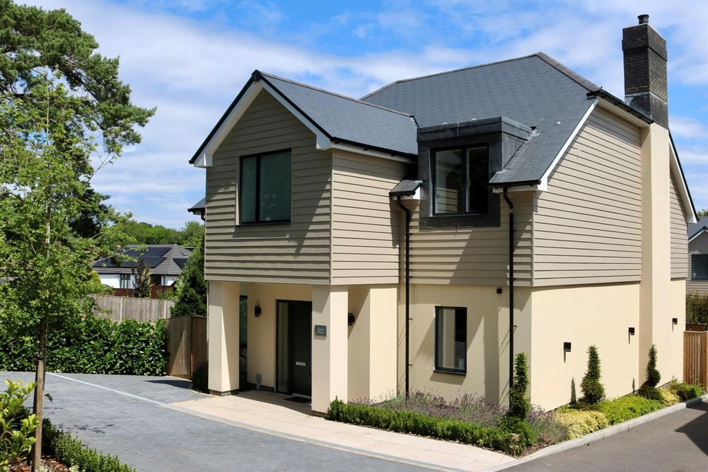Property photo 1 of 19 Grove House.Jpg