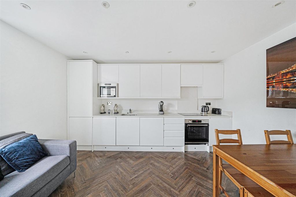 Property photo 2 of 17 Lounge/Kitchen