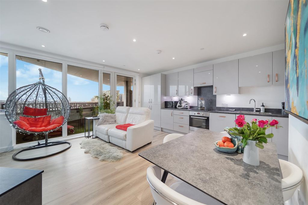 Property photo 2 of 16 Flat 28, Tavener House - 0K4Rj6Zzaxm65Hwqyahu.Jpg