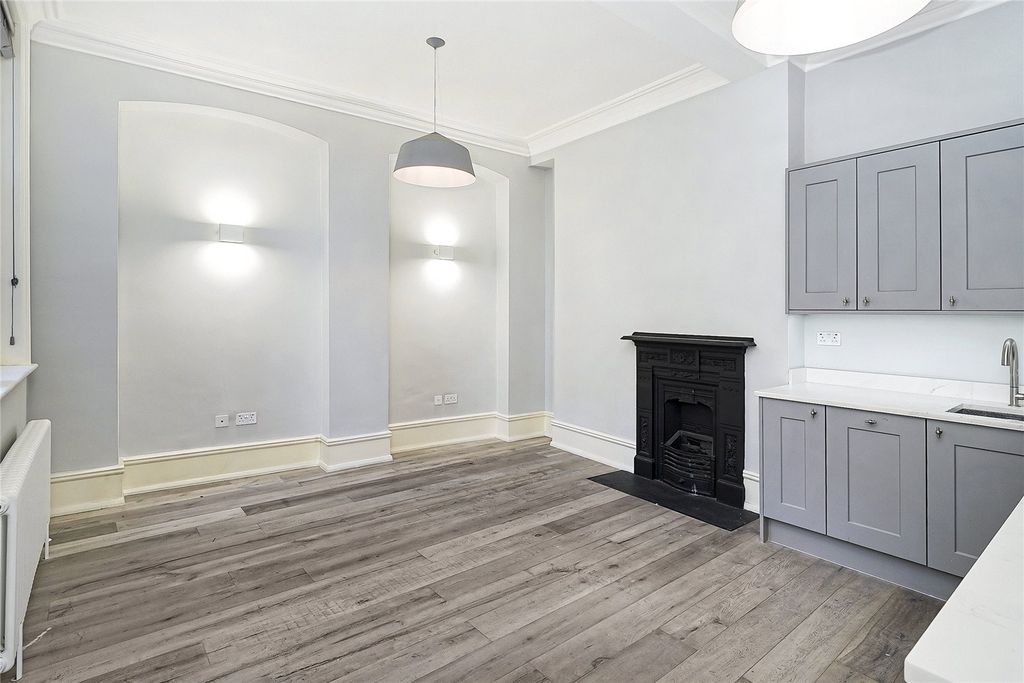 Property photo 2 of 10 Egmont House