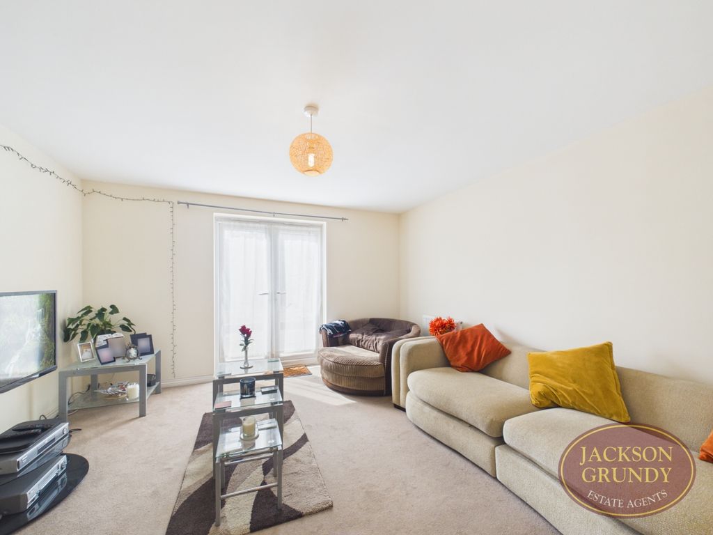 Property photo 2 of 15 Walkers Way