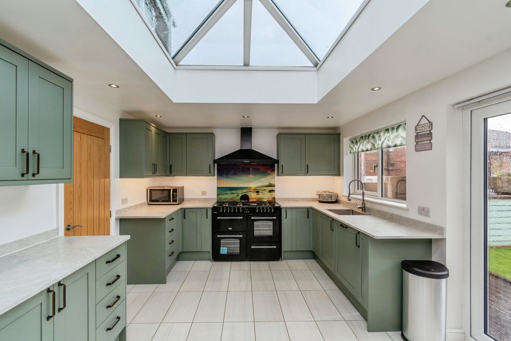 Property photo 3 of 17 Kitchen/Diner