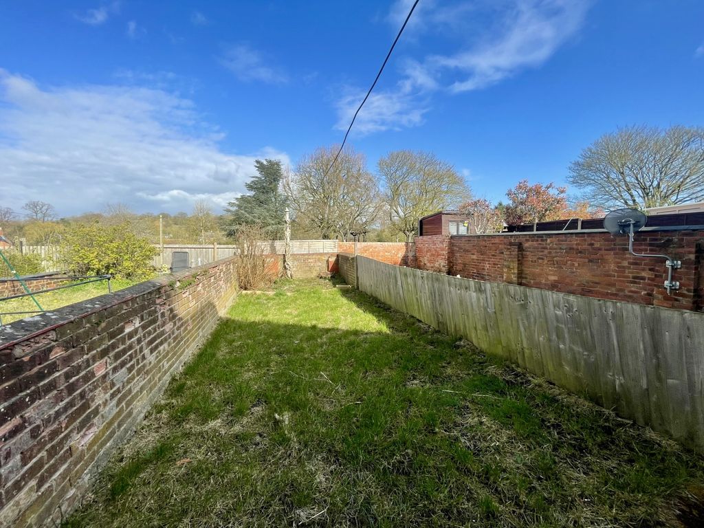 Property photo 2 of 9 7cc7Adba-E4Ae75ce-14E7-4732-A0F3-cd75E03B9B52