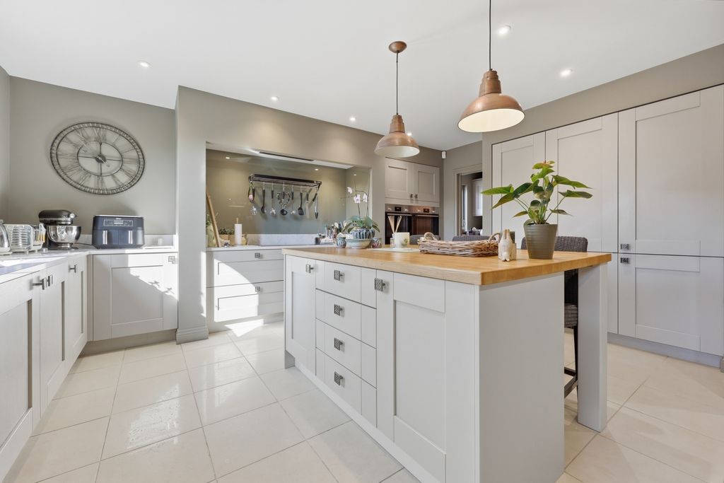 Property photo 3 of 31 Picture No. 27