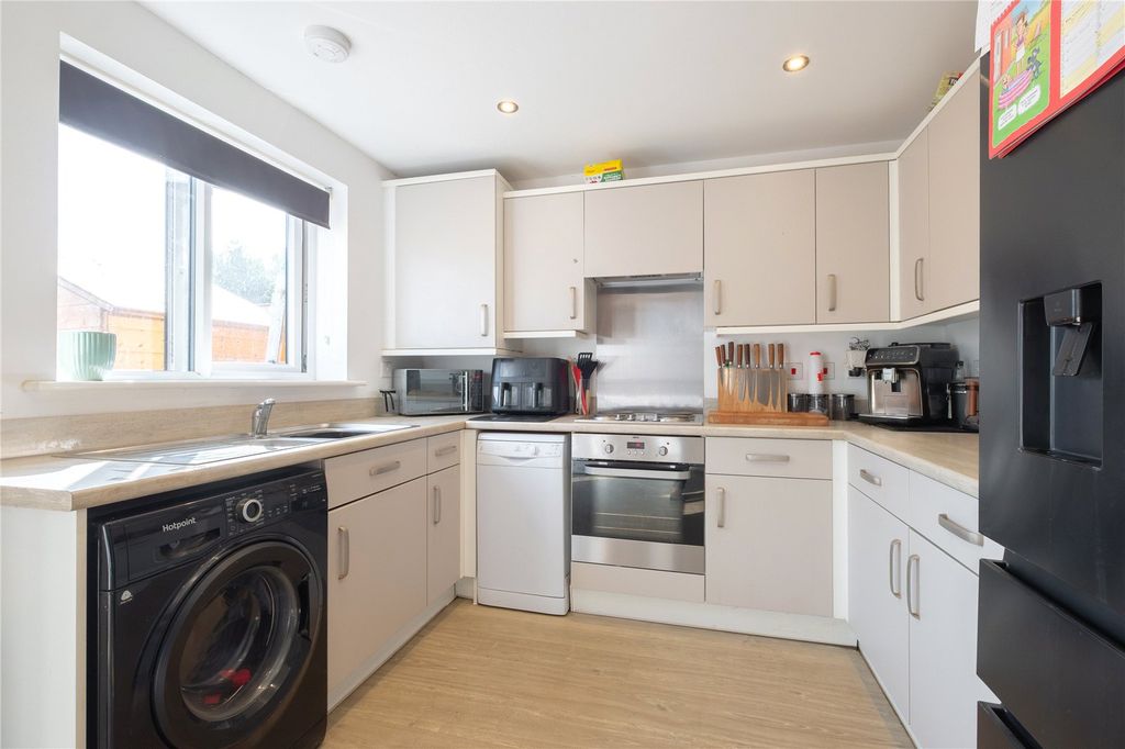 Property photo 3 of 18 Dining Kitchen
