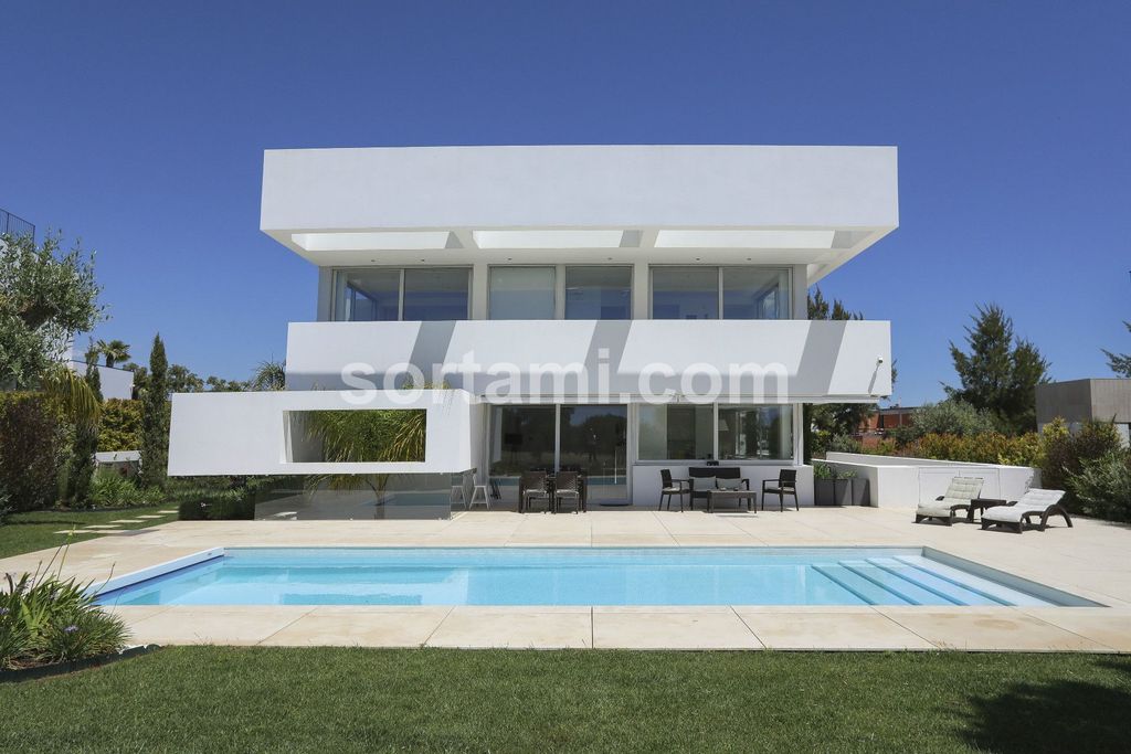 Property photo 2 of 35