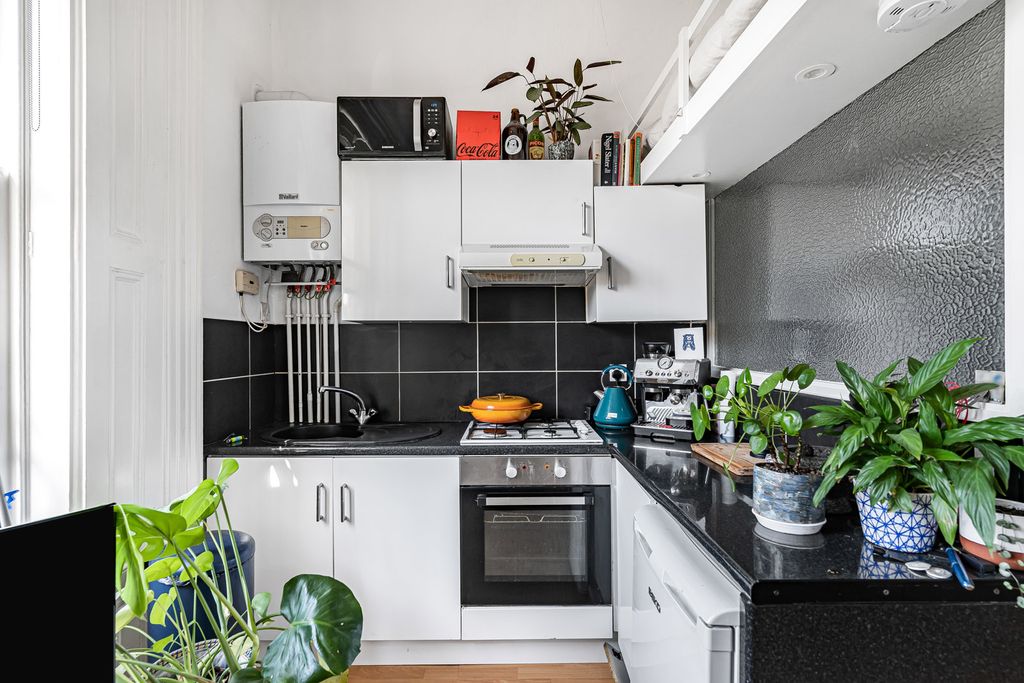 Property photo 2 of 15 Studio