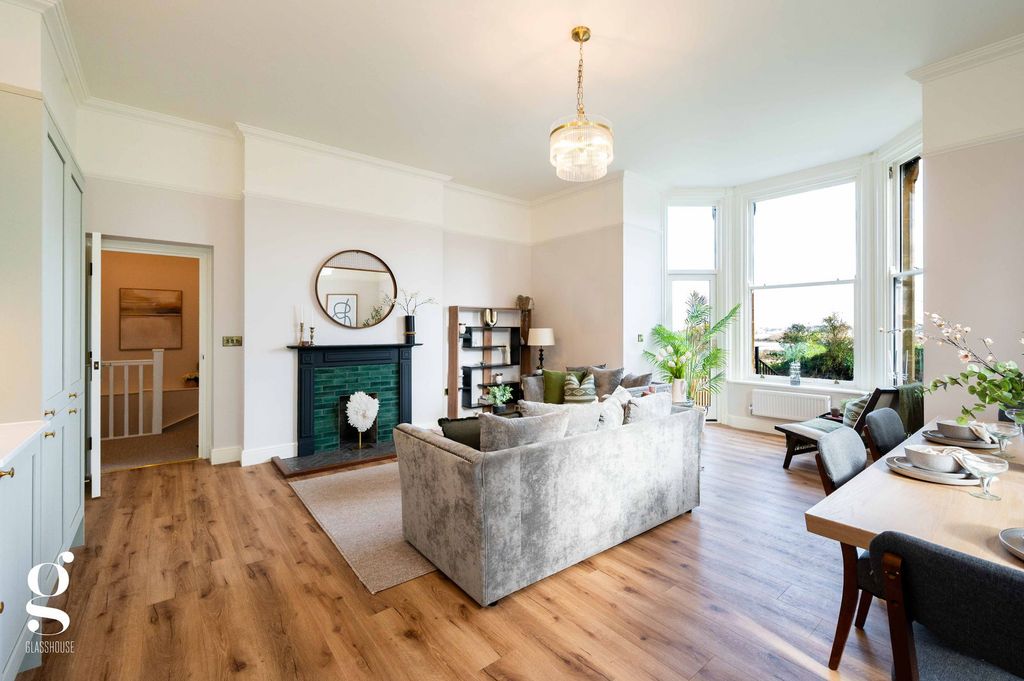 Property photo 3 of 28