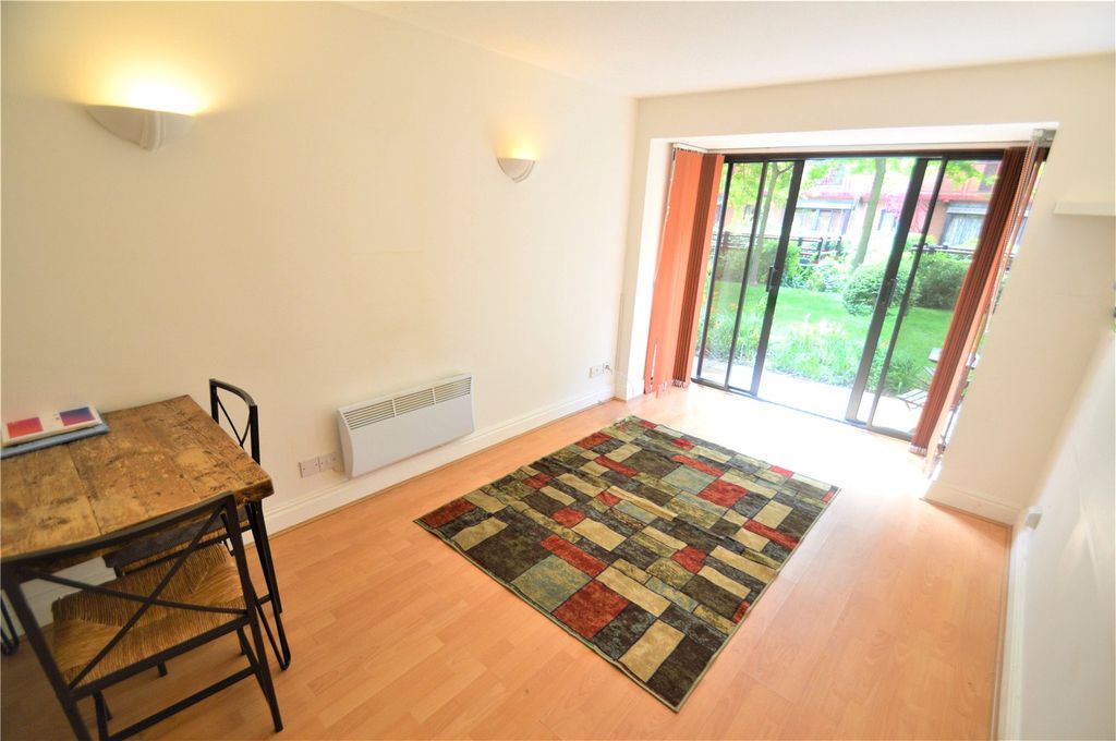 Property photo 2 of 8 Picture No. 21