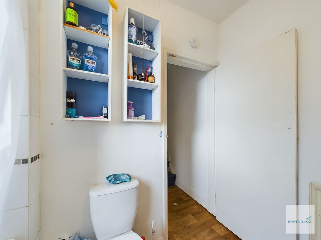Property photo 3 of 11 WC 2