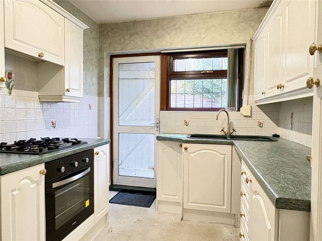 Property photo 3 of 10 Kitchen