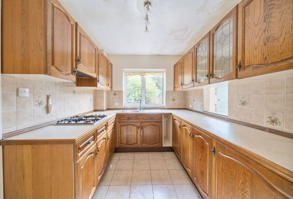 Property photo 2 of 25 1333414-8-689Daf5...