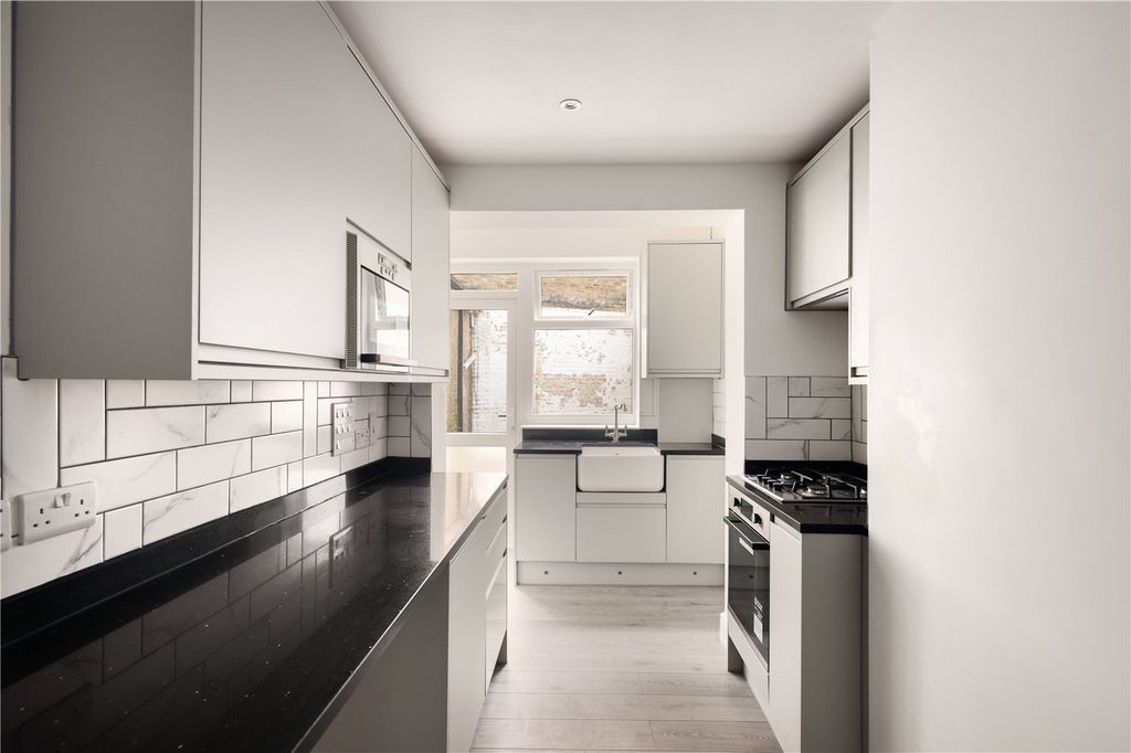 Property photo 1 of 7 Kitchen