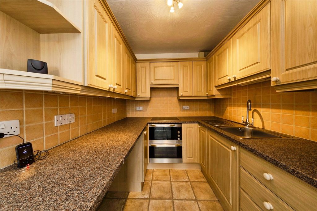 Property photo 3 of 12 Kitchen