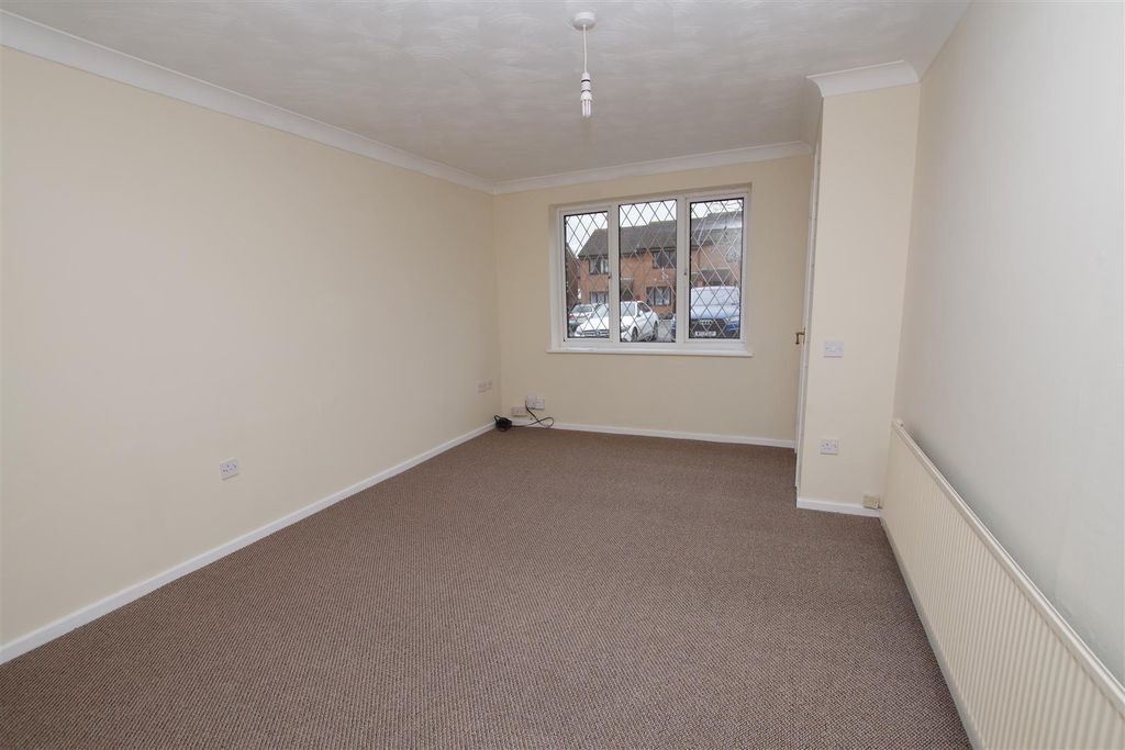 Property photo 2 of 9 Living Room