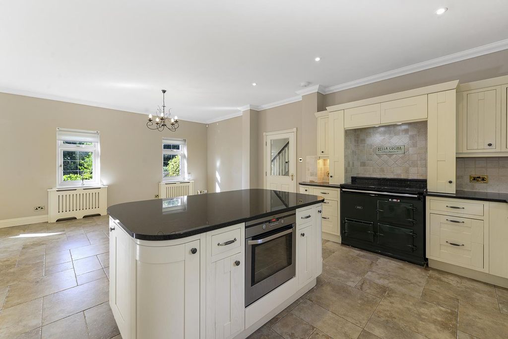 Property photo 3 of 35 Fulbrook12.Jpg