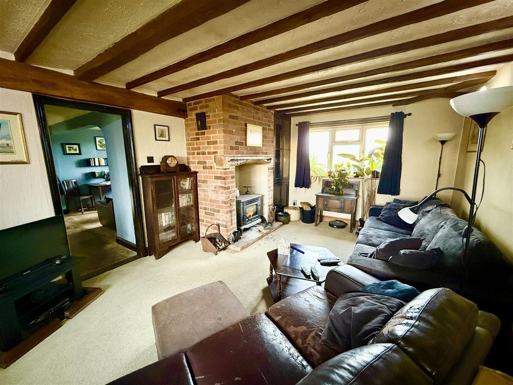 Property photo 3 of 21 Lounge