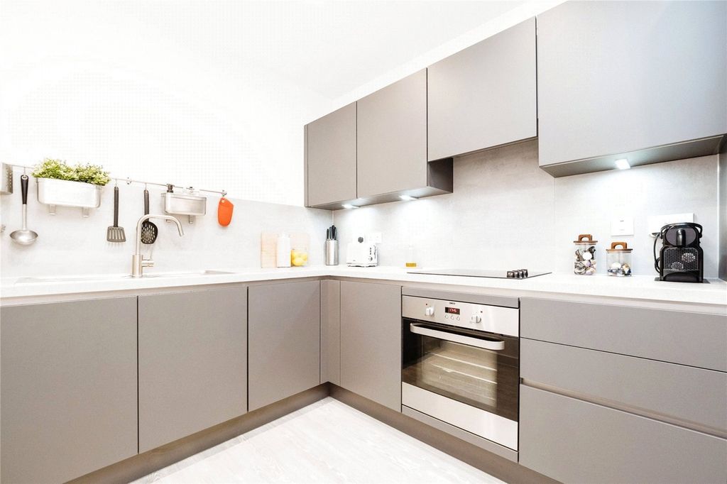 Property photo 3 of 17 Picture No. 12