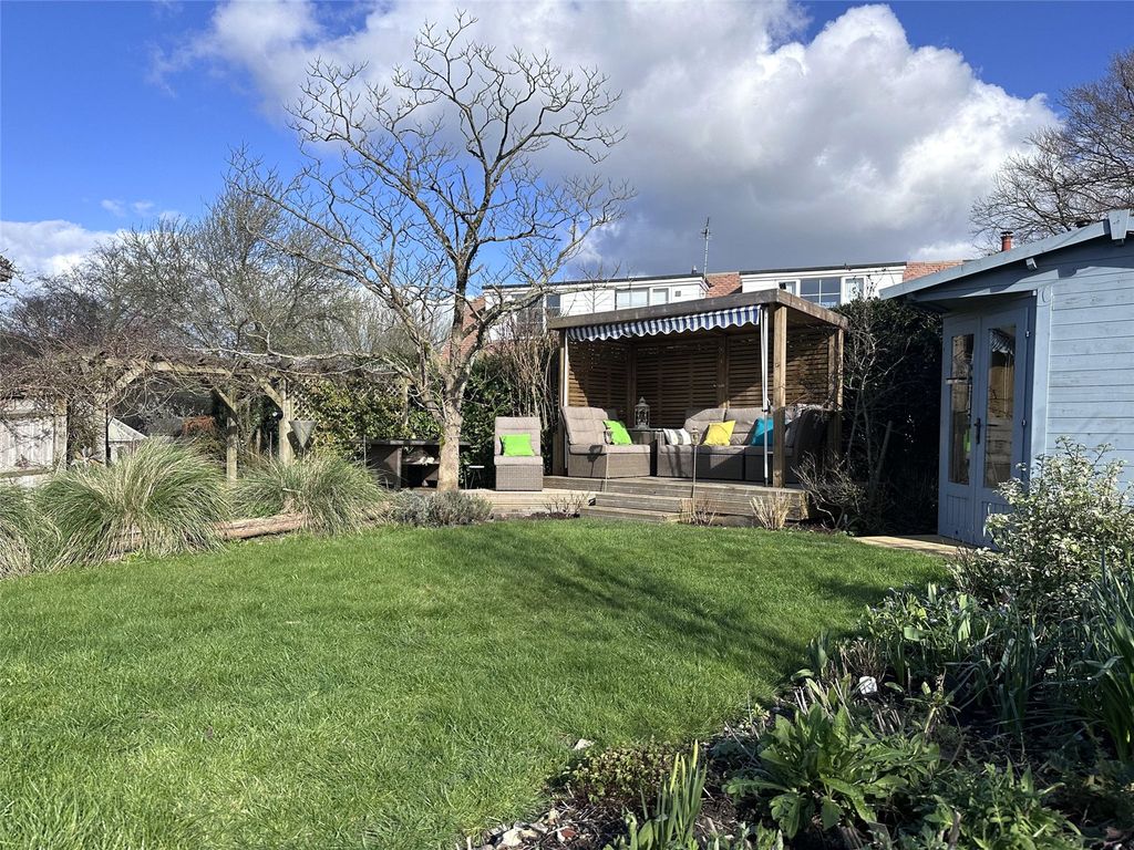 Property photo 2 of 16 Gardens