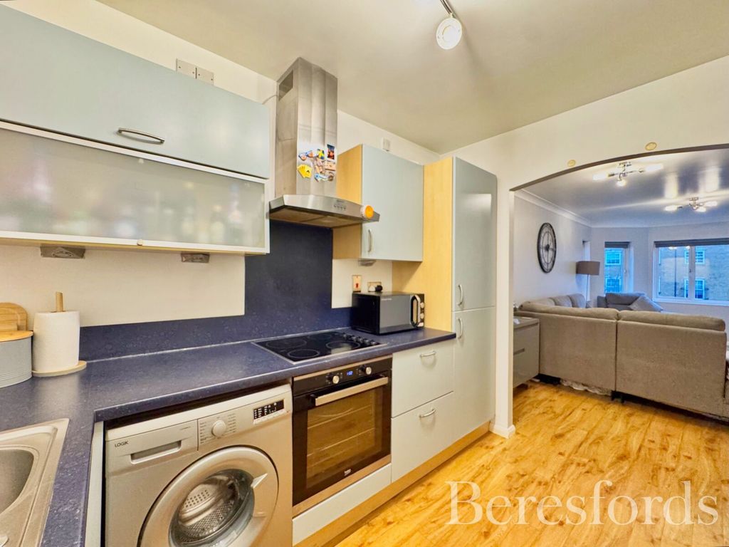 Property photo 2 of 16 Picture No. 13