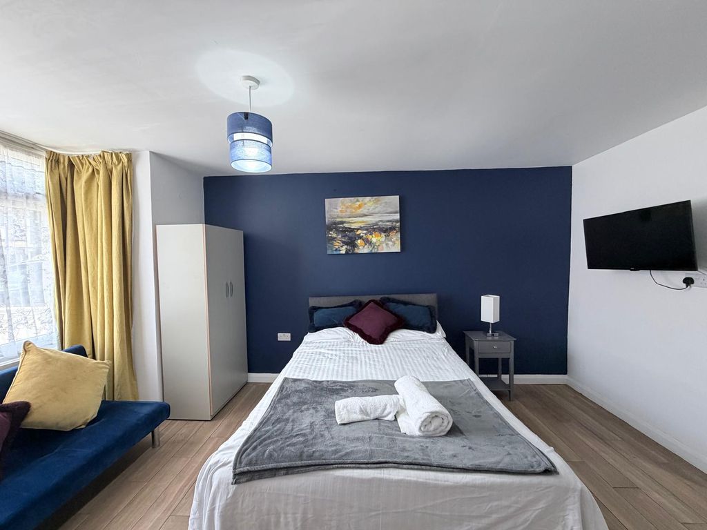 Property photo 1 of 10 Double Bedroom To Rent