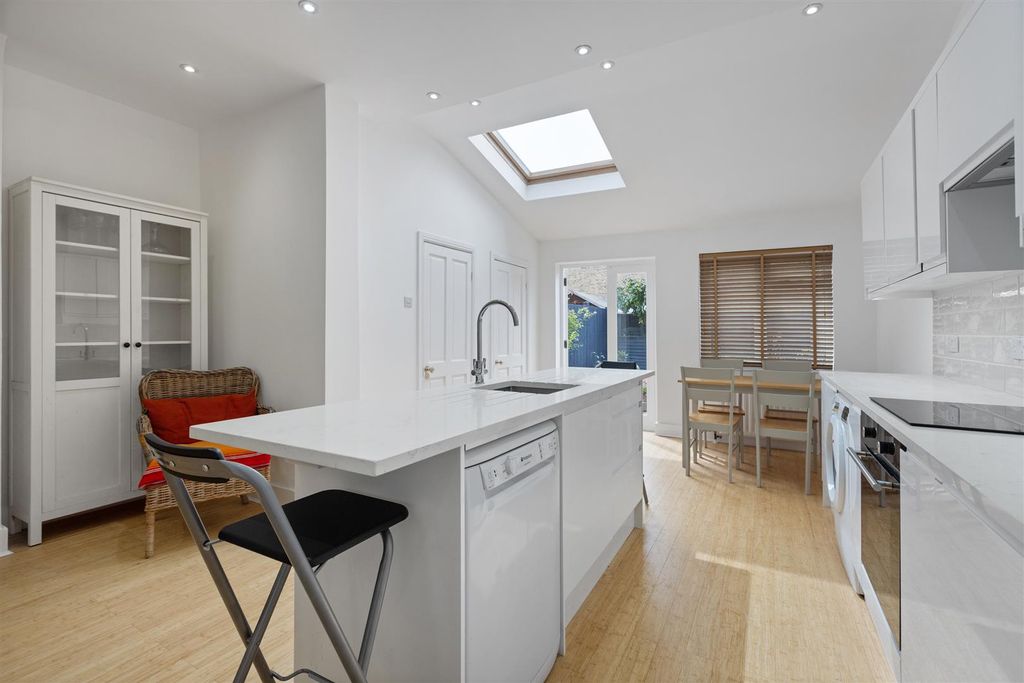Property photo 3 of 12