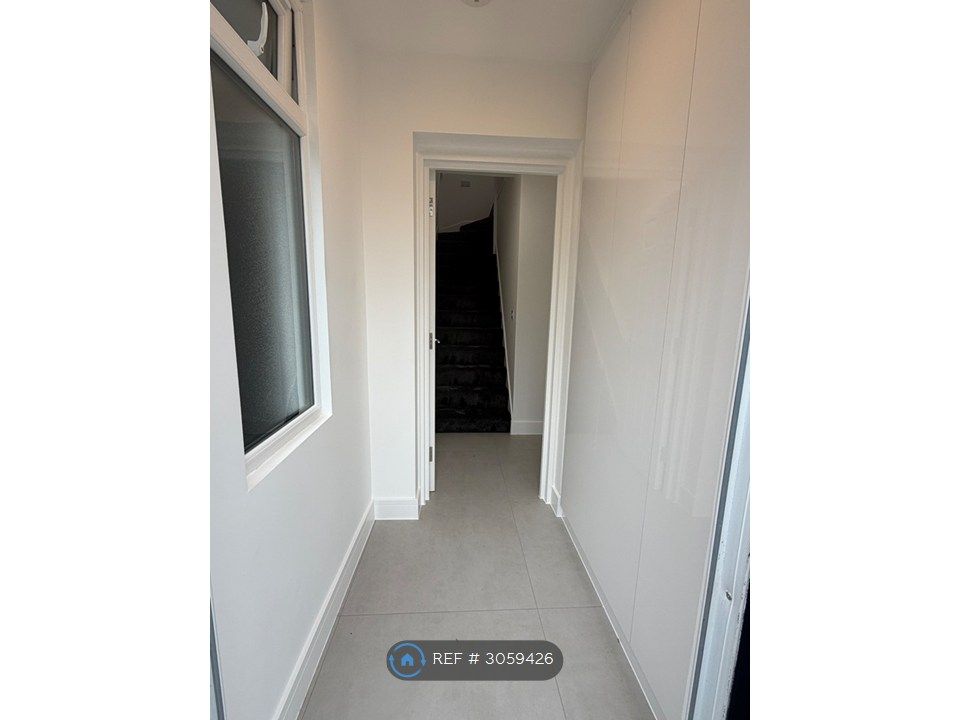 Property photo 2 of 32