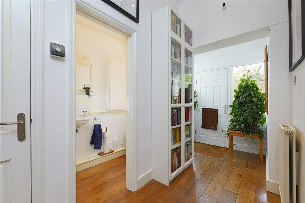 Property photo 3 of 32