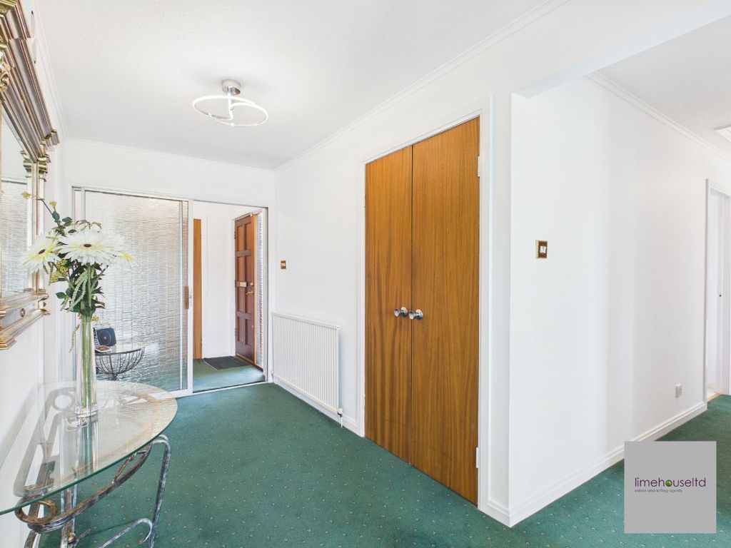 Property photo 2 of 31