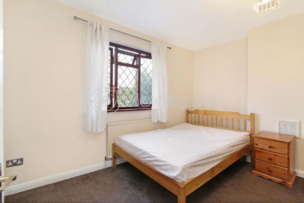 Property photo 2 of 10 Bedroom