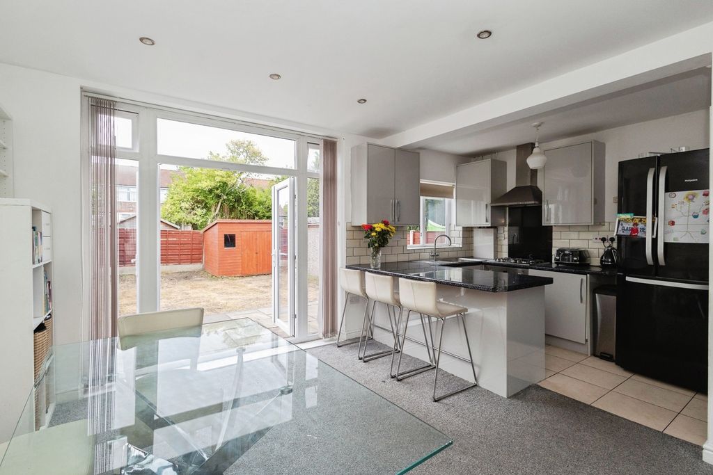 Property photo 3 of 17 Pbox-Img.Jpg