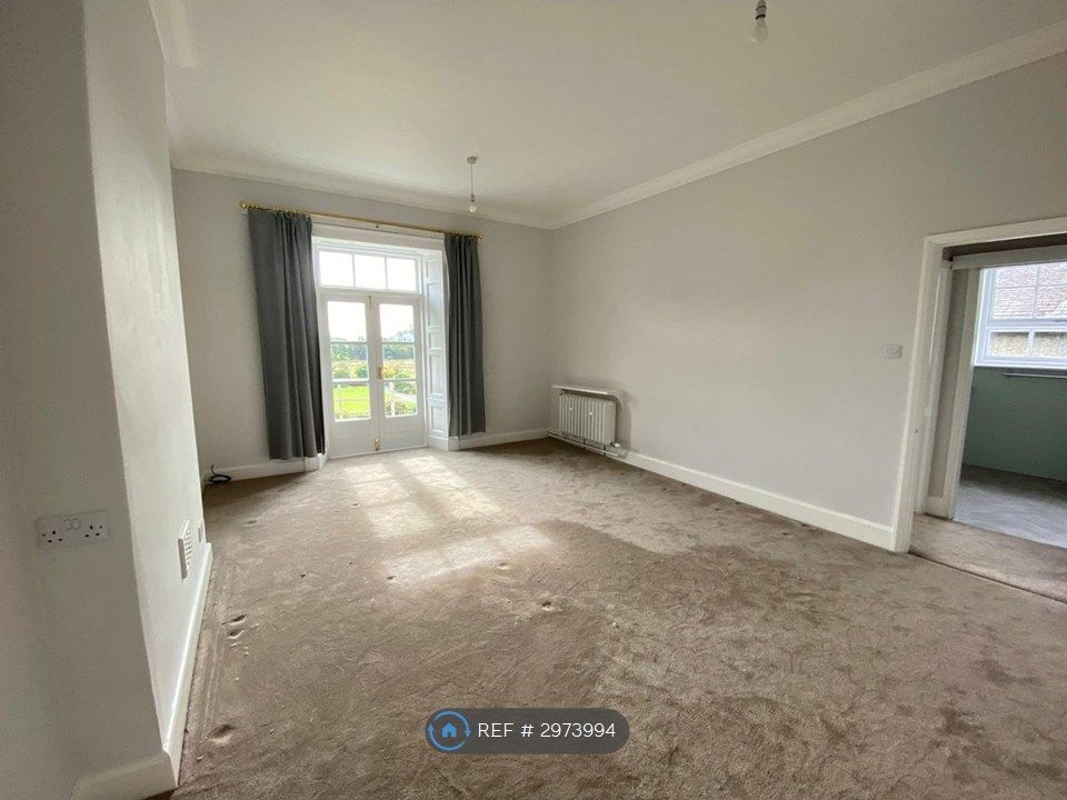 Property photo 2 of 11 Lounge