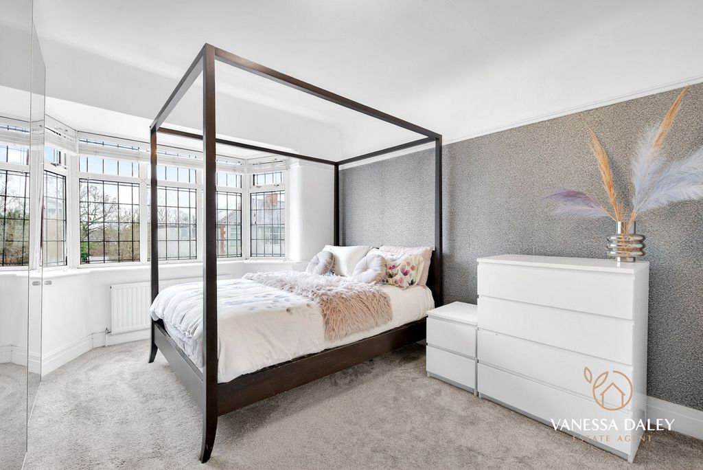 Property photo 3 of 45