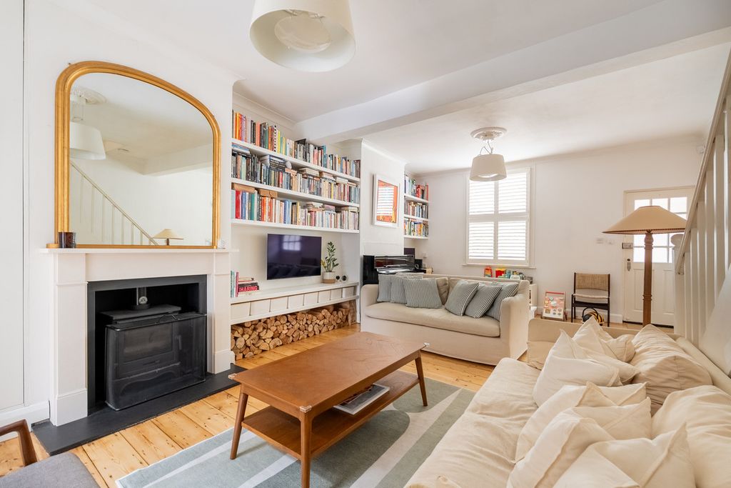 Property photo 1 of 25