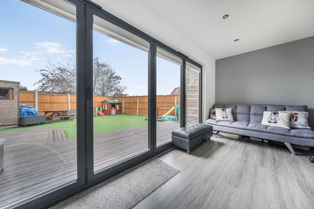 Property photo 3 of 18