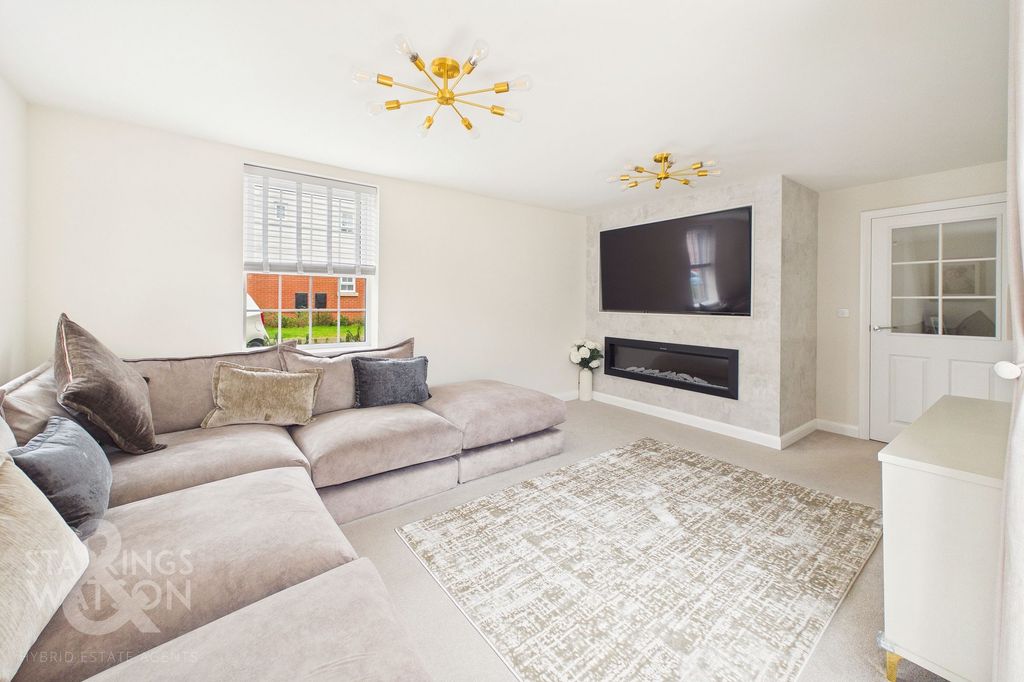 Property photo 2 of 36