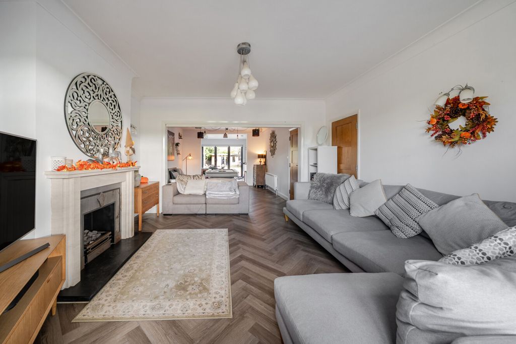 Property photo 3 of 22 1521930-13-6Aabc9...