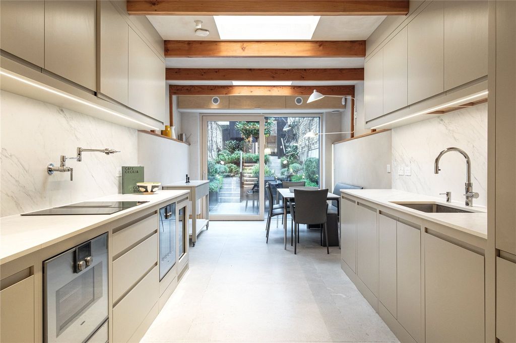 Property photo 3 of 28 Picture No. 07