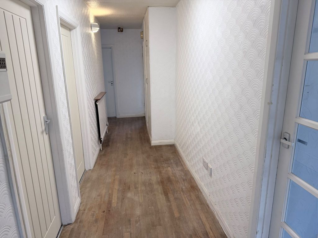 Property photo 2 of 18 Hallway