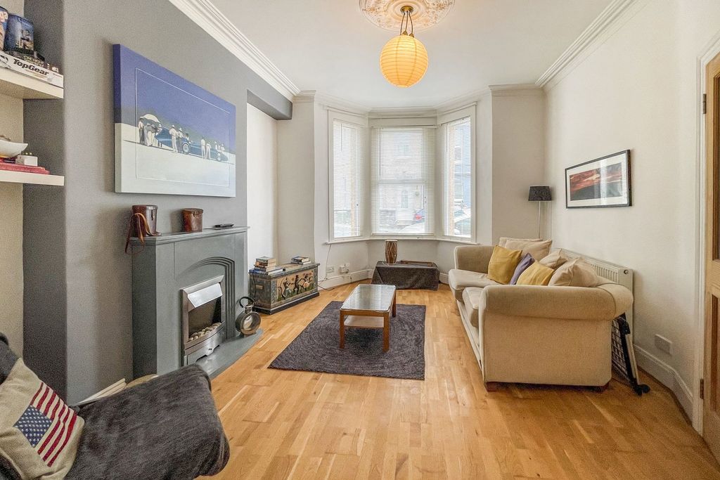 Property photo 2 of 11