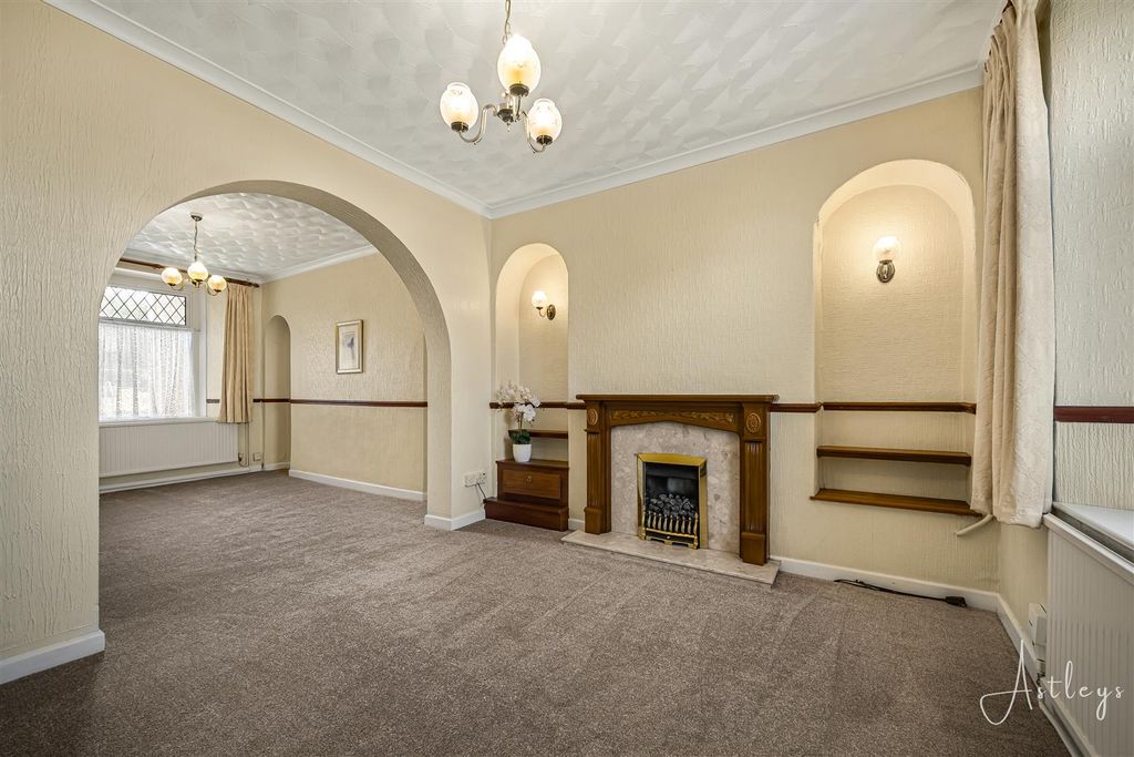 Property photo 2 of 24 Lounge