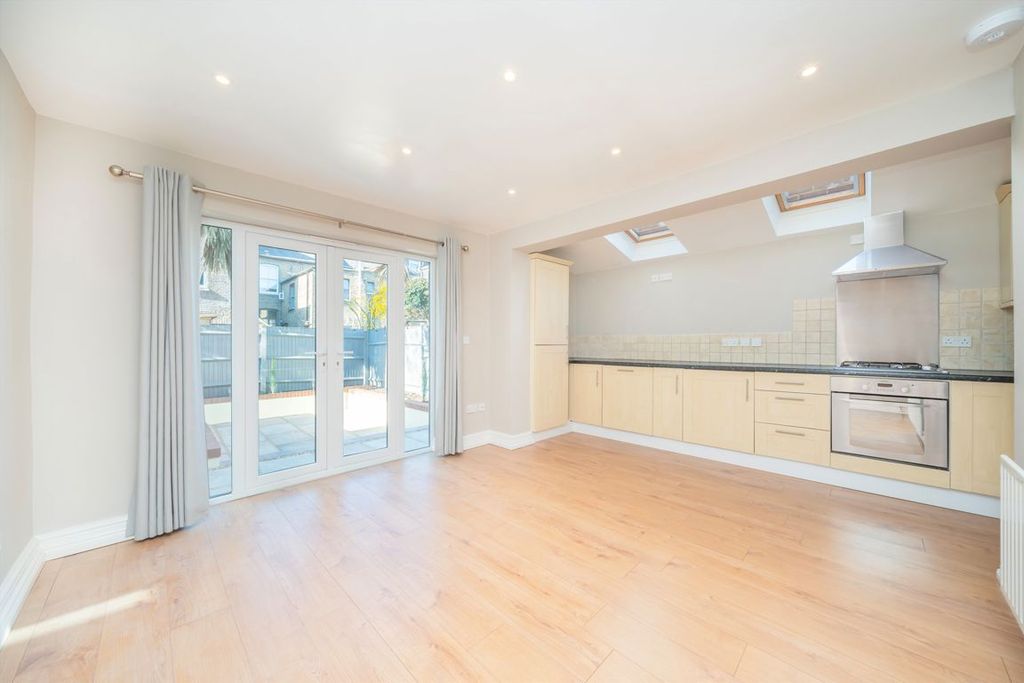 Property photo 3 of 6