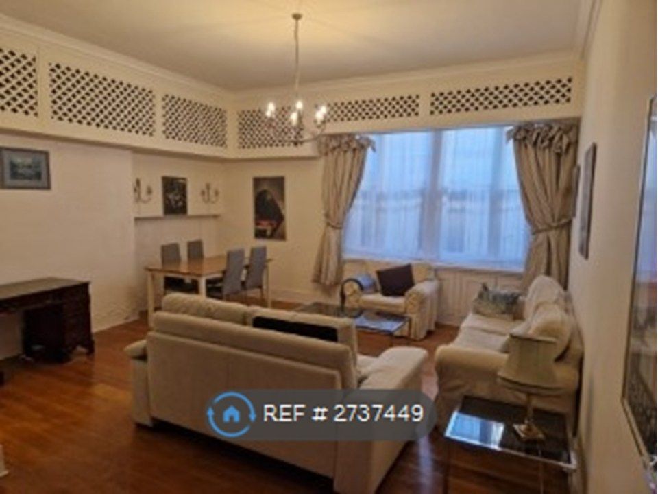 Property photo 2 of 9 Living Room/Dining Room