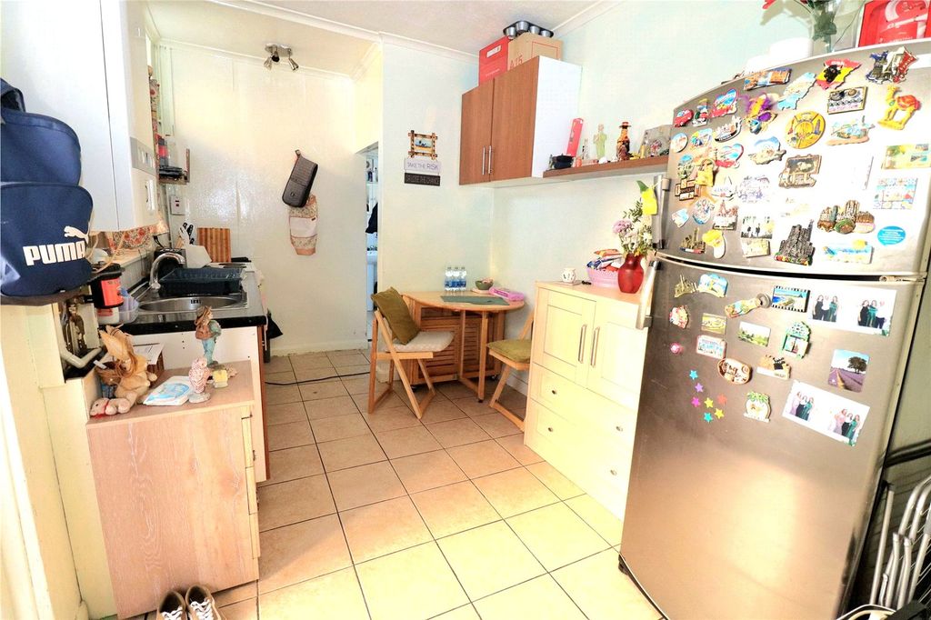 Property photo 3 of 8 Kitchen