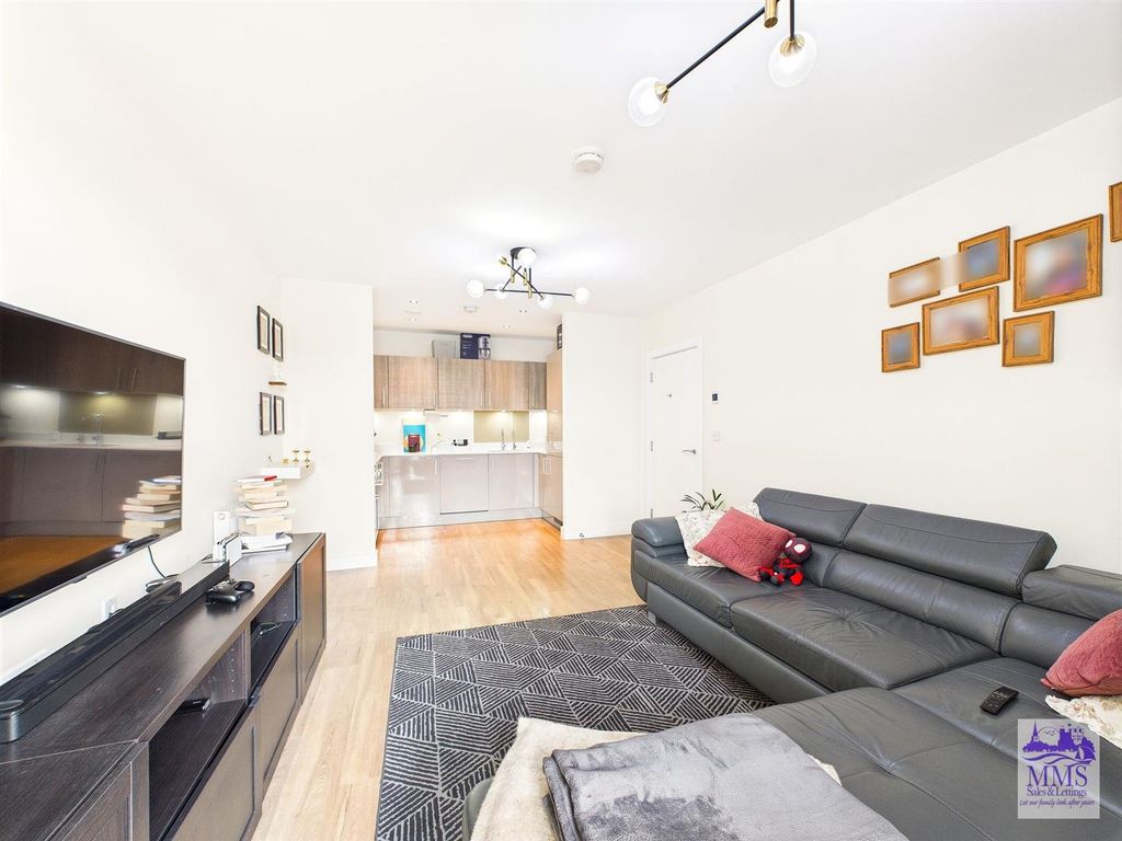 Property photo 1 of 15 Lounge Blur 2.Jpg